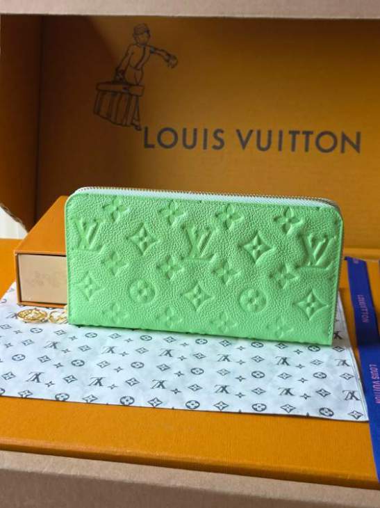 Picture of Louis Vuitton Wallets _SKUfw240127892fw